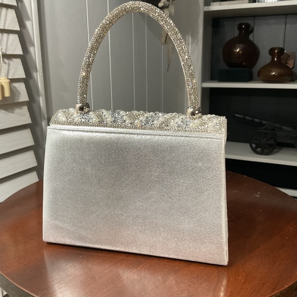 New with Tags d’Margeaux Silver and Pearl Evening Bag - Picture 3 of 4